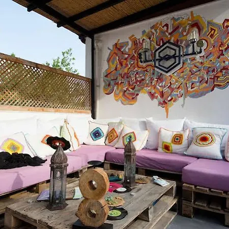 8 Homestay