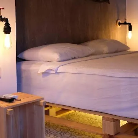 8 Homestay