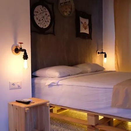 8 Homestay