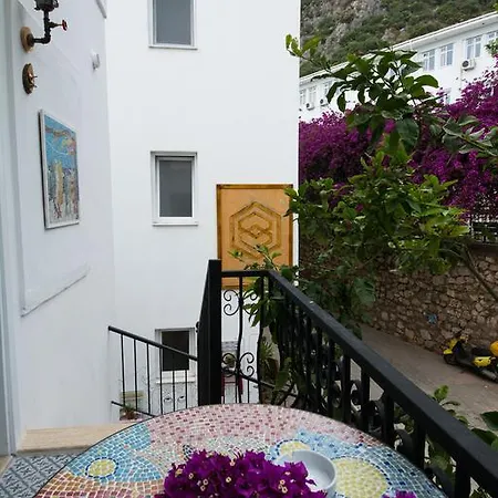 8 Homestay