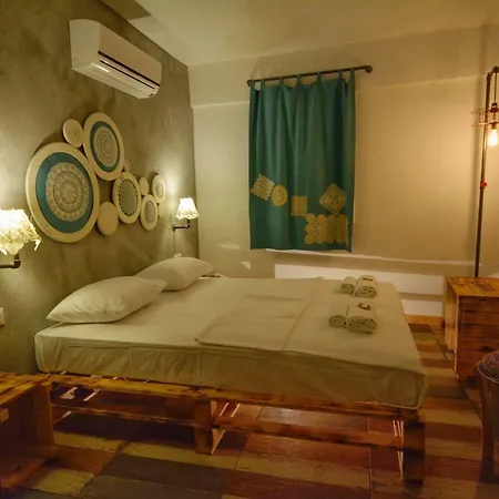 8 Homestay